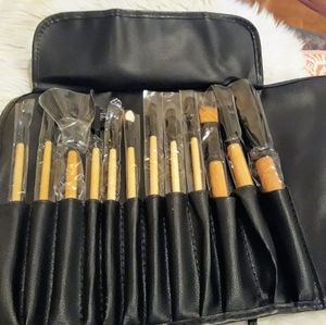 *final price*12 Pcs Makeup Brushes Set+clutch